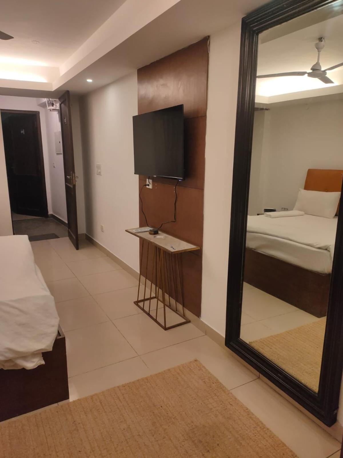 Hotel Blueberry New Delhi Eksteriør bilde